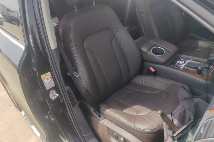 Used Audi Q7 2015 35 TFSI Ambition Edition Right Front Seat