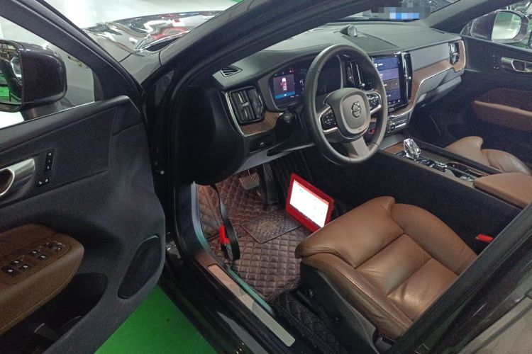 Used Volvo XC60 2023 B5 4x4 Smart Luxury Edition Driver Seat