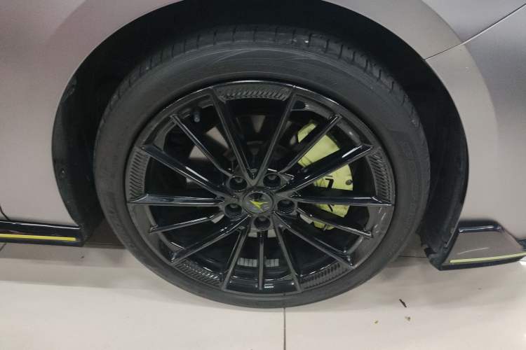 Used CHANGAN UNI-V 2022 2.0T Sporty Version Right Front Wheel Hub