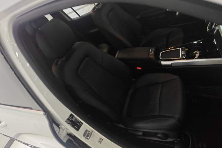 Used Mercedes-Benz GLB 2024 GLB 200 Dynamic Edition Right Front Seat