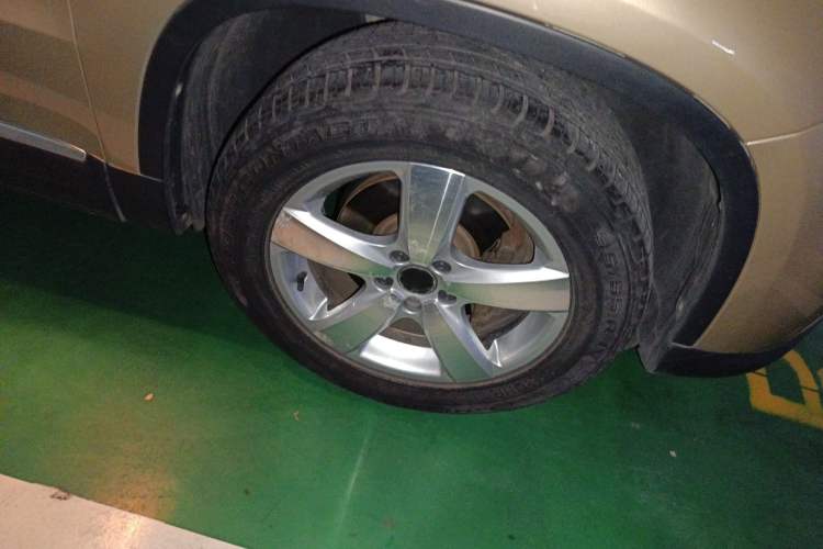 Used Volkswagen Tiguan 2012 1.8TSI Automatic All-Wheel Drive Elite Edition Right Front Wheel Hub