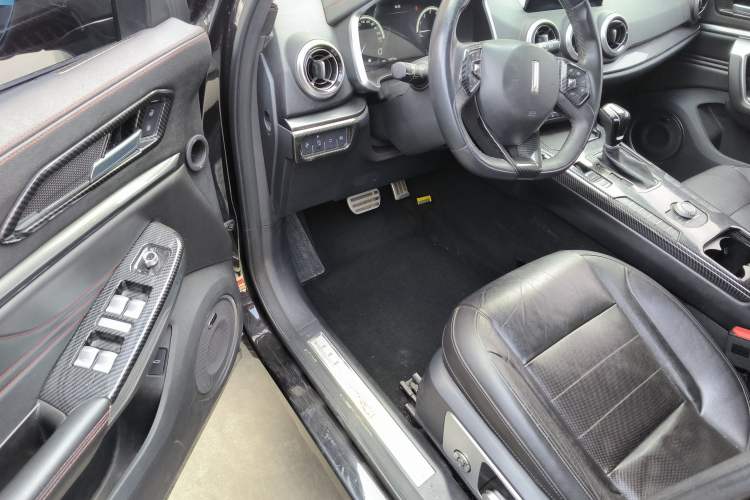 Used Wey VV5 2019 Upgraded Model 2.0T Two-Wheel Drive Flagship Version China V Standard