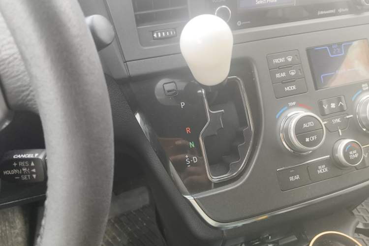 Used Toyota SIENNA 2018 3.5L 2WD Limited 7-Seater Canadian Version
