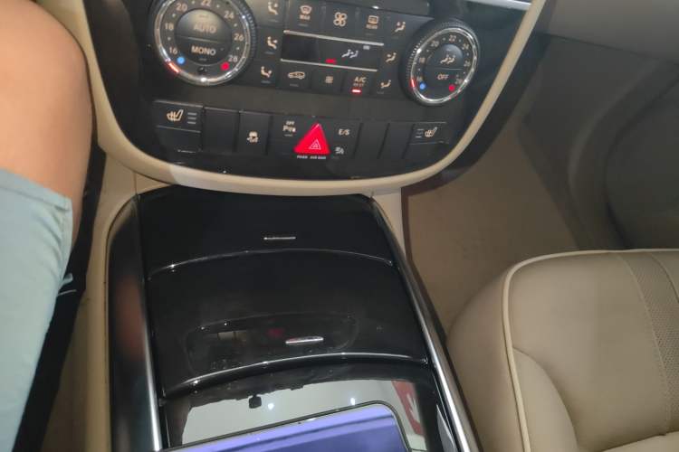 Used Mercedes-Benz R-Class 2014 R 320 4MATIC Luxury Model