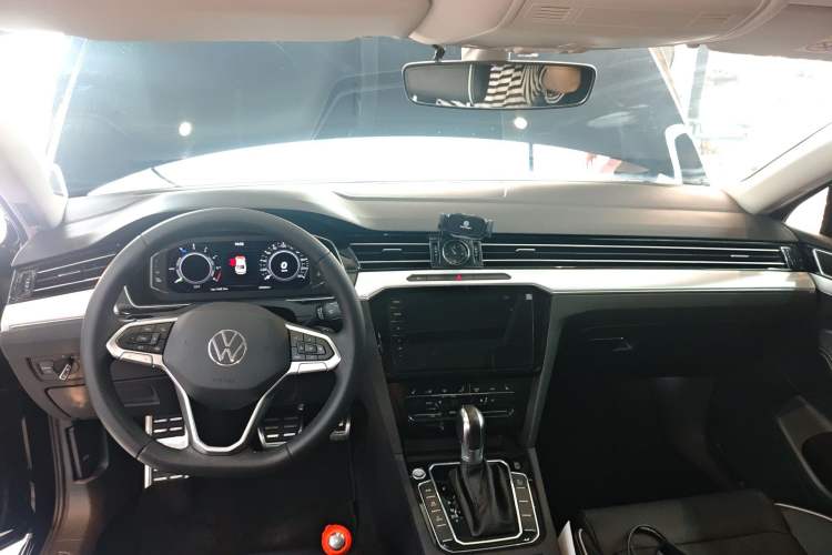 Used Volkswagen Magotan GTE Plug-in Hybrid 2022 GTE Luxury Model Center Console