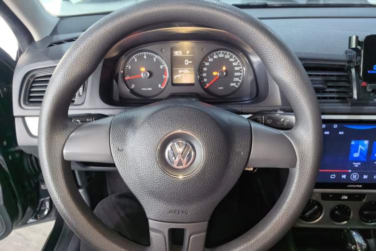 Used Volkswagen Lavida 2013 Revised Classic 1.6L Automatic Fashion Edition Steering Wheel