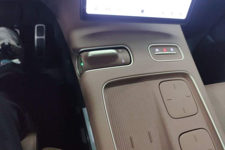 Used Nio ES8 2023 100kWh Gear Lever