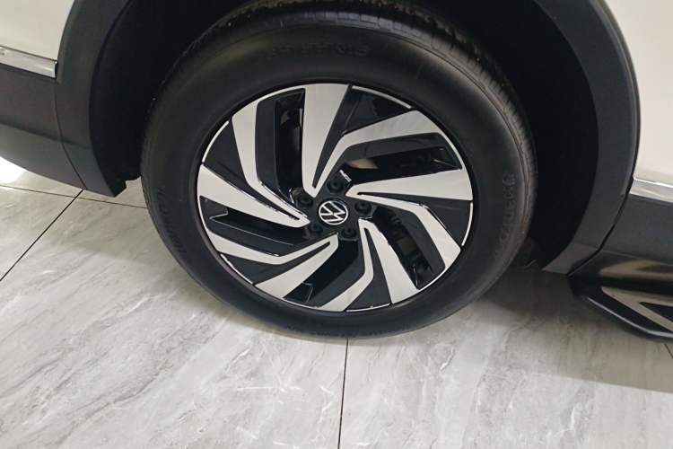 Used Volkswagen Tiguan L 2022 330TSI Automatic Two-Wheel Drive Smart Edition