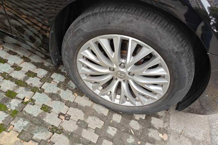 Used Infiniti Q70 2015 Q70L 2.5L Elite Edition Right Front Wheel Hub