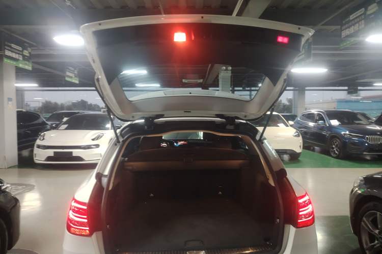 Used Mercedes-Benz C-Class 2019 C 260 Estate Trunk