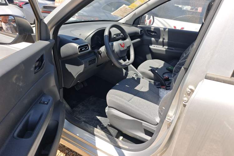 Used Wuling Hongguang New Energy 2025 Extended-Range Hybrid 50 km Utility Version
