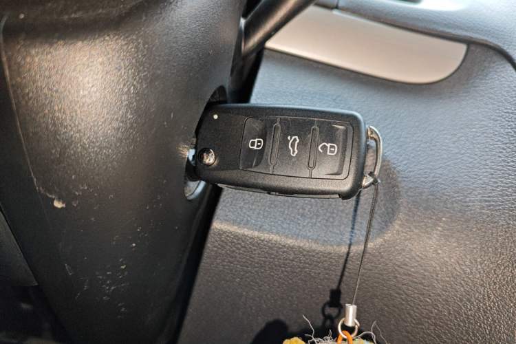 Used Volkswagen Touran 2013 1.4T DSG Smart Edition 5-seater Vehicle Key