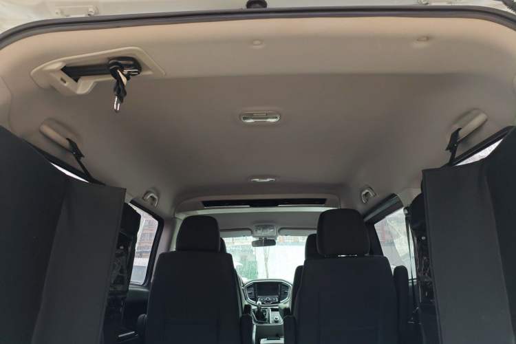 Used JAC Refine M4 2016 2.0L Manual Luxury Version