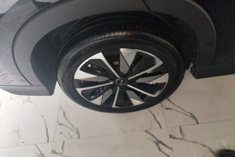 Used BYD Song PLUS New Energy 2025 DM-i Intelligent Driving 112KM Prestige Model Right Rear Wheel Hub