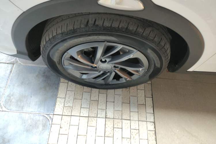 Used NETA V 2022 Chao 300 Lite Lithium Iron Phosphate Left Front Wheel Hub