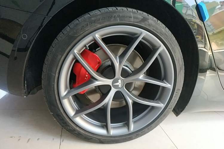 Used Tesla Model 3 2021 Performance High-Performance All-Wheel-Drive Version Right Rear Wheel Hub