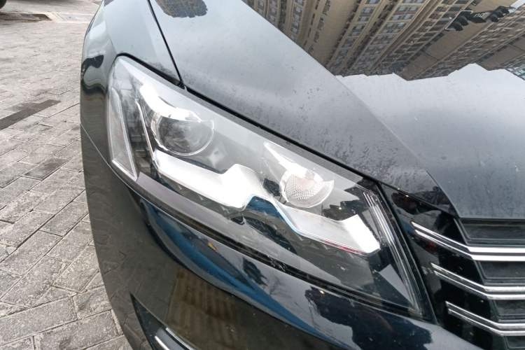 Used Volkswagen Passat 2015 1.8TSI DSG Prestige Edition Right Front Headlight
