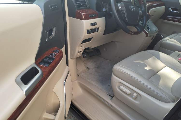 Used Toyota Alphard 2011 3.5L Luxury Edition
