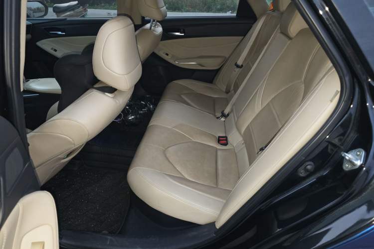 Used Toyota Avalon 2019 Dual-Engine 2.5L Luxury Edition China VI Standard