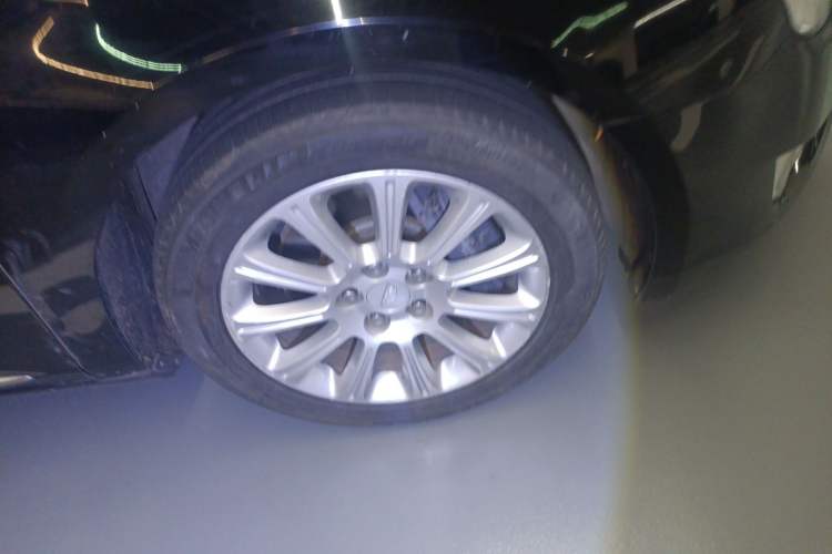 Used Cadillac XTS 2017 28T Elite Model Right Front Wheel Hub