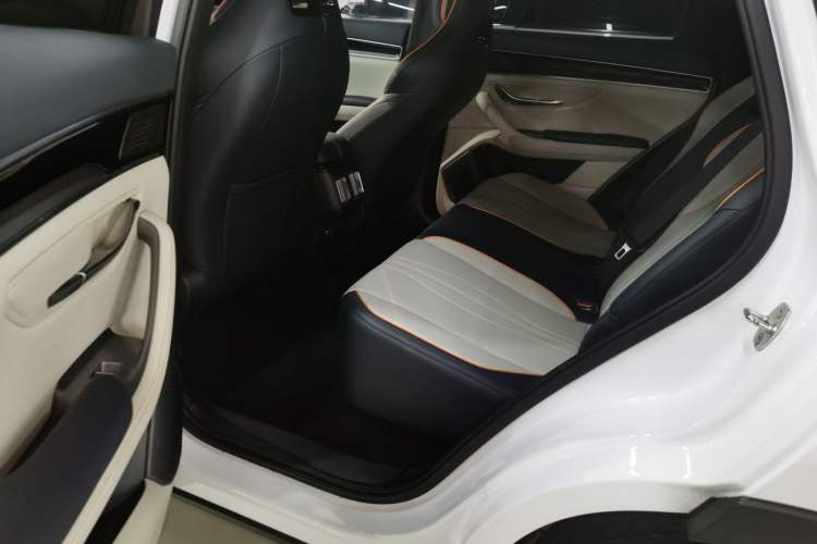 Used BYD Song PLUS New Energy 2024 HONOR Edition DM-i 110km Flagship Model Left Rear Seat