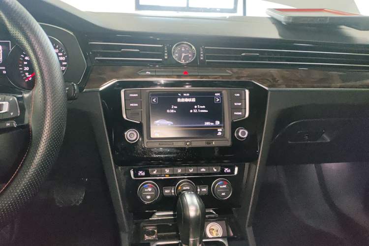 Used Volkswagen Magotan 2017 330TSI DSG Luxury Model