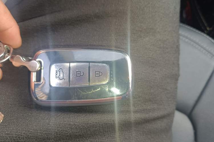 Used Kia Sportage R 2014 2.0L Automatic Two-Wheel Drive DLX Vehicle Key