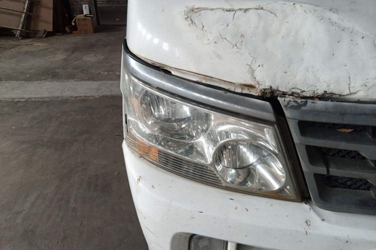 Used Jinbei Hiace 2018 2.0L Fifth-Generation Box Truck Standard Roof 2 Seats 4G19 Right Front Headlight