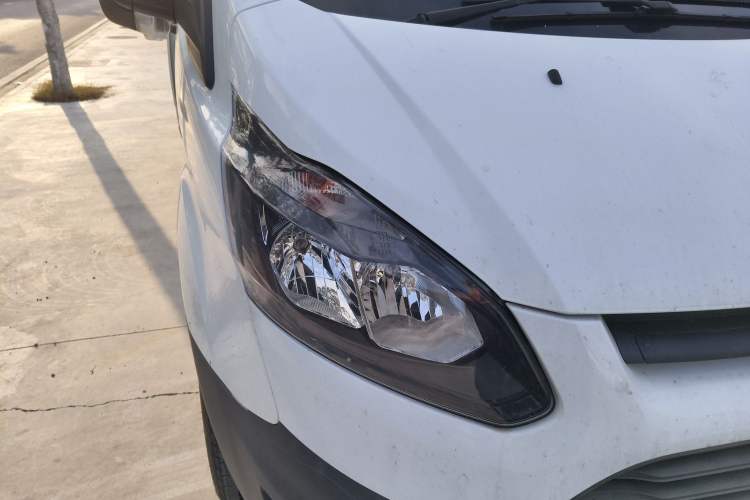 Used Ford Transit 2019 2.0T Diesel Multi-Purpose Commercial Vehicle Mid-Drive Mid-Roof 6-Seater China VI Standard