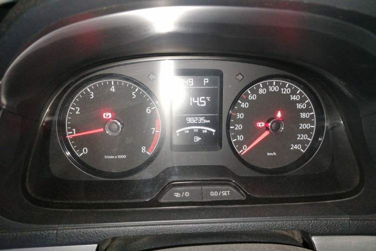 Used Volkswagen Lavida 2015 1.6L Automatic Fashion Edition Odometer Close Up