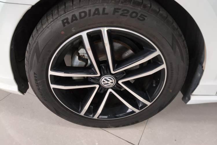 Used Volkswagen Lamando 2019 280TSI DSG Comfort Edition China V Standard Left Front Wheel Hub