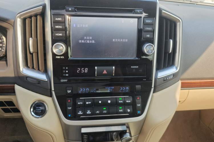 Used Toyota Land Cruiser 2015 4.6L V8 Middle East Limited Edition Audio And AC Panel