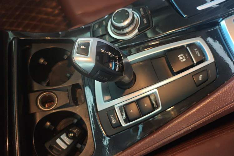 Used BMW 5 Series 2014 520Li Elegant Model
