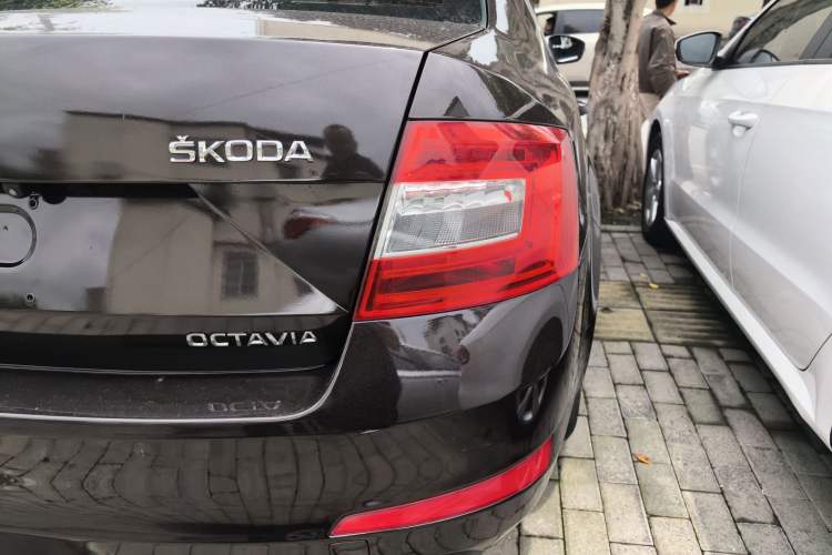 Used Skoda Octavia 2015 1.6L Automatic Yijun Edition Right Rear Taillight