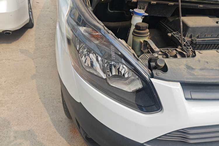 Used Ford Transit 2017 2.0T Diesel Multi-Function Commercial Vehicle Short Wheelbase Mid-Roof China V Standard