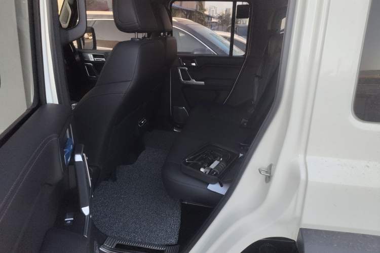 Used 212 T01 2024 2.0T Mechanic
