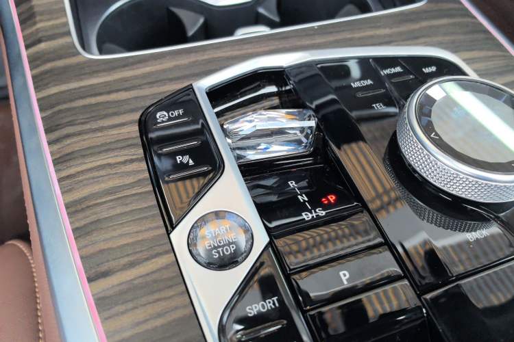 Used BMW X7 2023 xDrive40i Luxury Package with Leading Features