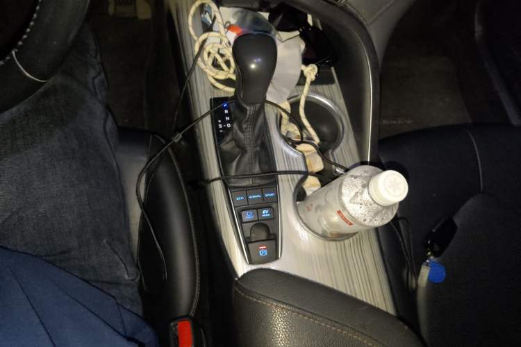 Used Toyota Camry 2019 Dual-Engine 2.5 HG Luxury Edition China VI Standard