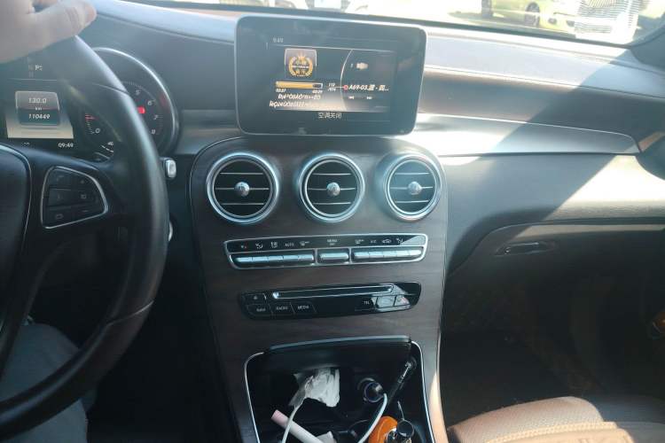 Used Mercedes-Benz GLC 2017 GLC 300 4MATIC Sport Edition Audio And AC Panel