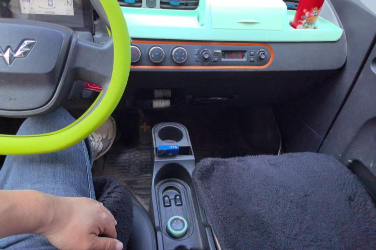 Used Wuling Hongguang MINIEV 2020 Lite Version Lithium Iron Phosphate Audio And AC Panel