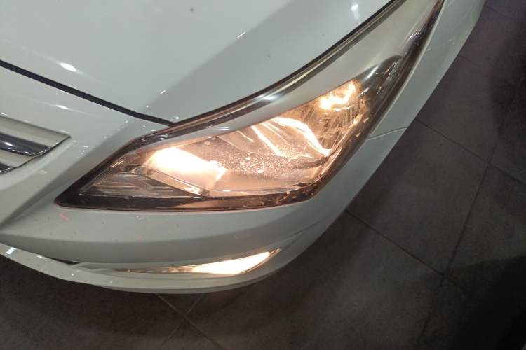 Used Hyundai Verna Ray 2014 1.4L Automatic GLX
