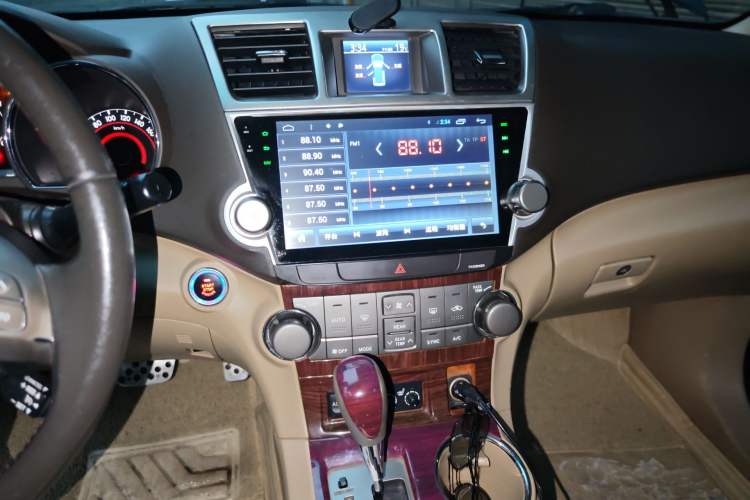 Used Toyota Highlander 2011 2.7L Two-Wheel Drive 7-Seater Luxury Edition
