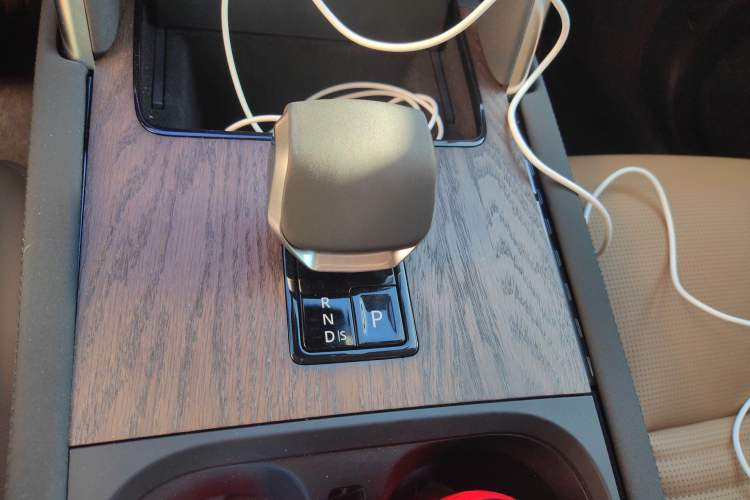Used Land Rover Discovery Sport 2025 249 PS Performance Tech Edition Gear Lever