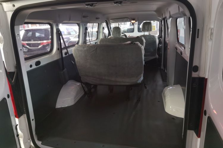 Used Wuling Yangguang 2024 300KM Comfort Version Passenger Van 75kW Trunk