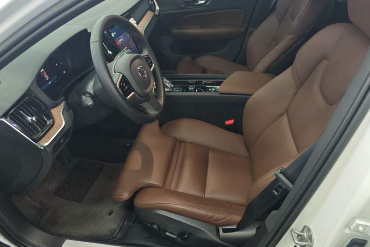 Used Volvo S60 2025 B4 Zhiyuan Luxury Edition
