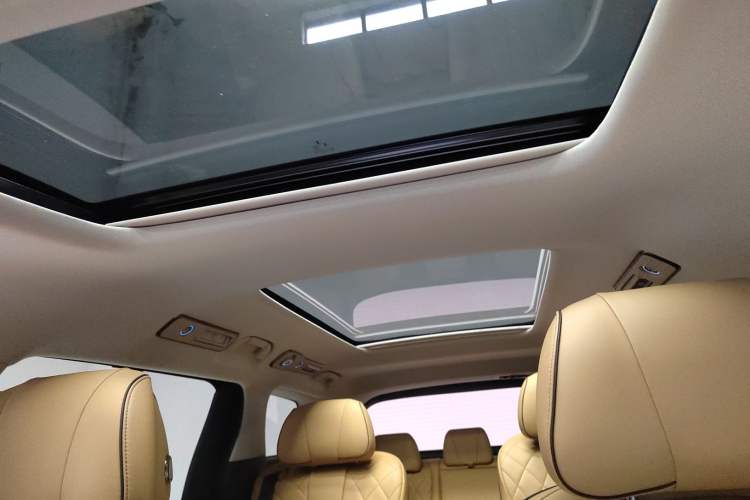 Used Denza D9 2024 DM-i 980 Four-Wheel Drive Prestige Model Headliner