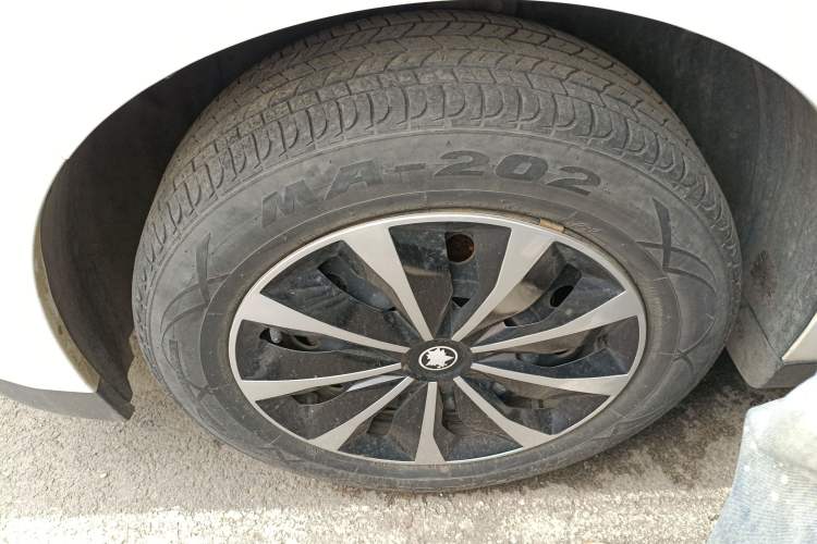 Used Venucia R50 2015 1.6L Manual Fashion Edition