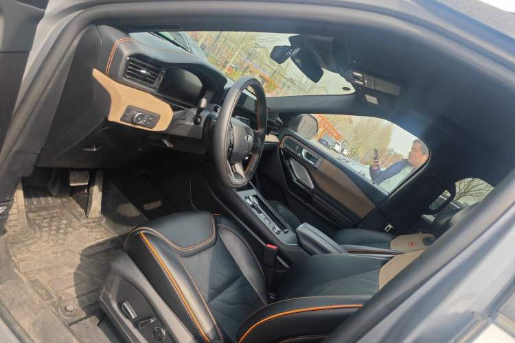 Used Ford Explorer 2024 2.3T EcoBoost Kunlun Peak Edition 6-Seater
