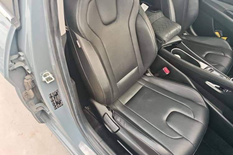 Used Hyundai Elantra 2021 1.5L CVT LUX Prestige Edition Right Front Seat