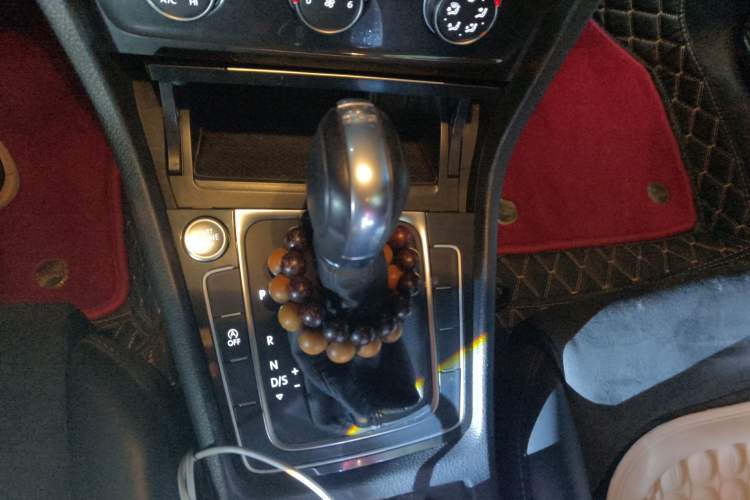 Used Volkswagen Golf 2018 230TSI Automatic Luxury Version Gear Lever